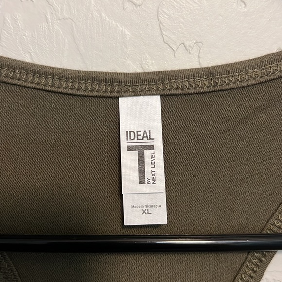 Custom tank top size XL - Picture 3 of 5